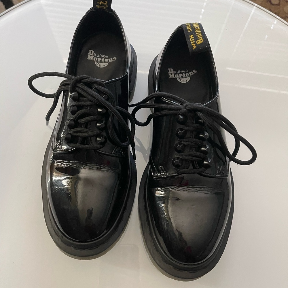 DR MARTENS PATENT LEATHER BLACK SHOES